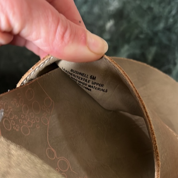 Off the beaten path 2 pairs bundle sandals bundle - Picture 4 of 9